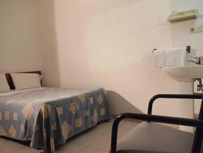 Pension Lourdes Barcelona Apartment